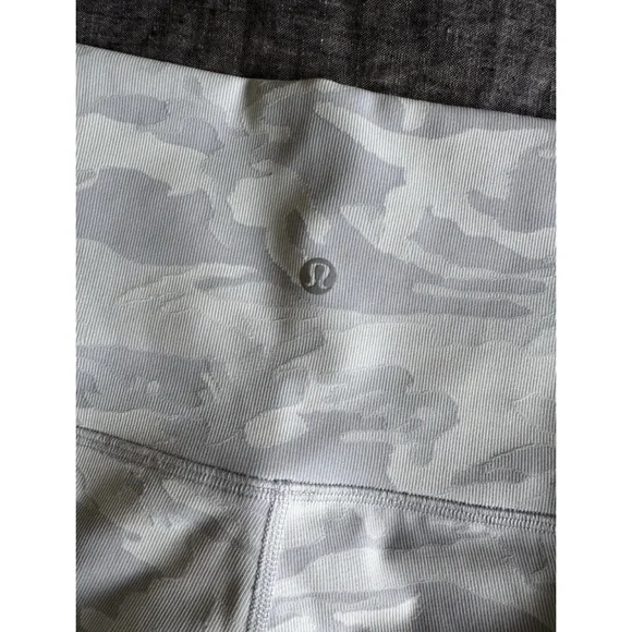 Lululemon Wunder Under High-Rise Crop 23" Scallop Full-On Luxtreme - Size 10